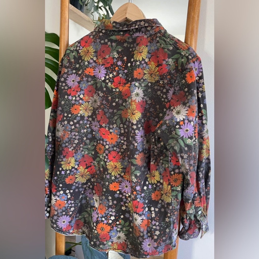 ISO WRANGLER Floral Button-Up Shirt Size Small or Size Medium